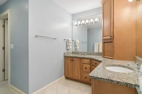 8 Rose Lane Hawthorn Woods IL 60047