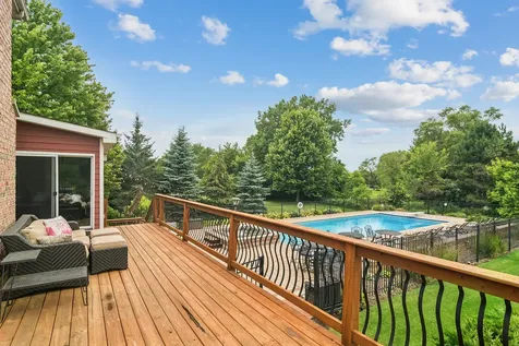 8 Rose Lane Hawthorn Woods IL 60047