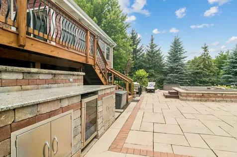 8 Rose Lane Hawthorn Woods IL 60047