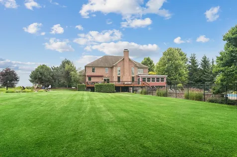 8 Rose Lane Hawthorn Woods IL 60047