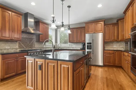 8 Rose Lane Hawthorn Woods IL 60047