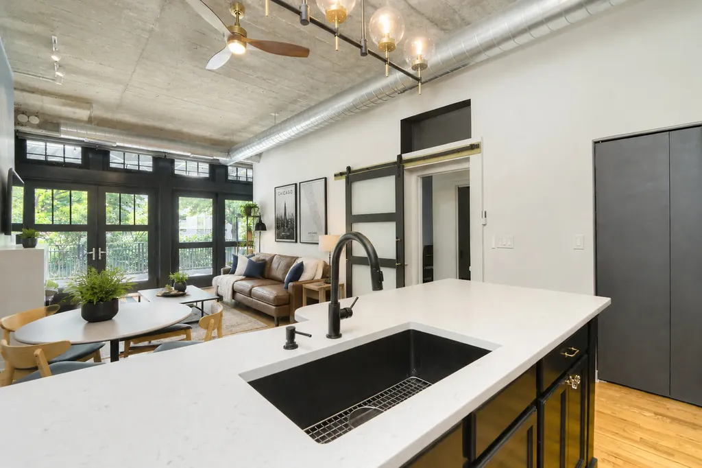 1111 West 14th Place Chicago IL 60608