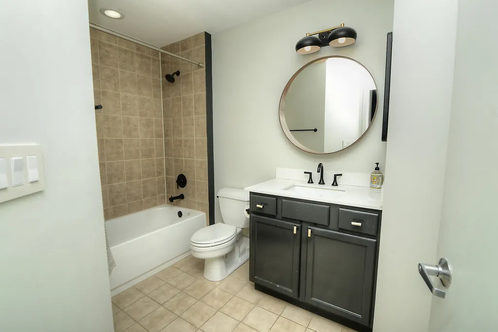 1111 West 14th Place Chicago IL 60608