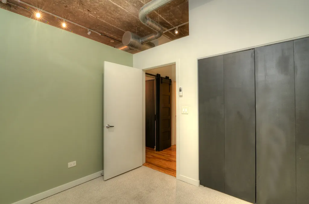 1111 West 14th Place Chicago IL 60608
