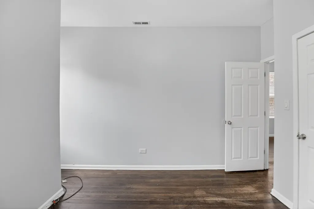 7224 South Saint Lawrence Avenue Chicago IL 60619