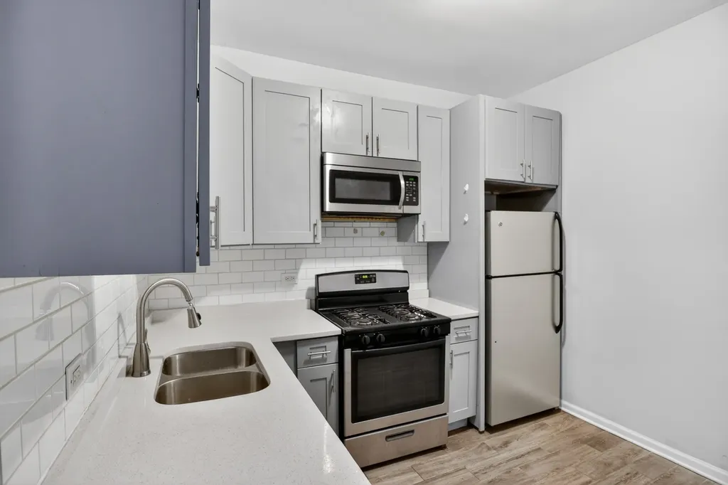 7224 South Saint Lawrence Avenue Chicago IL 60619