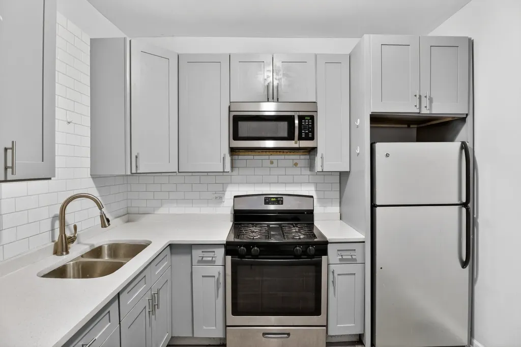 7224 South Saint Lawrence Avenue Chicago IL 60619
