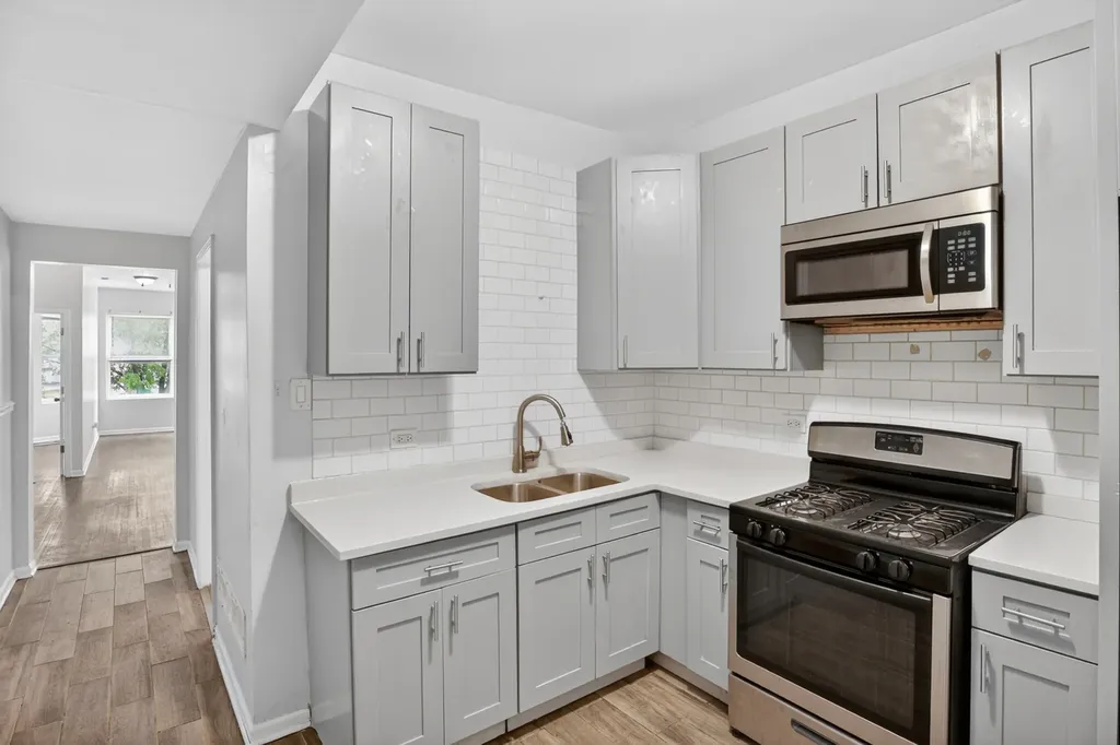 7224 South Saint Lawrence Avenue Chicago IL 60619