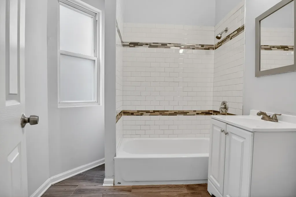 7224 South Saint Lawrence Avenue Chicago IL 60619