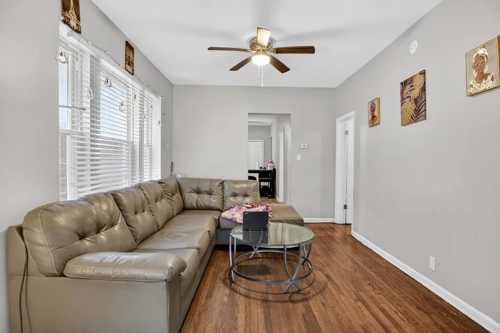 7224 South Saint Lawrence Avenue Chicago IL 60619