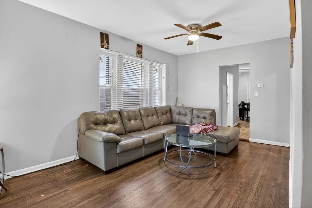 7224 South Saint Lawrence Avenue Chicago IL 60619