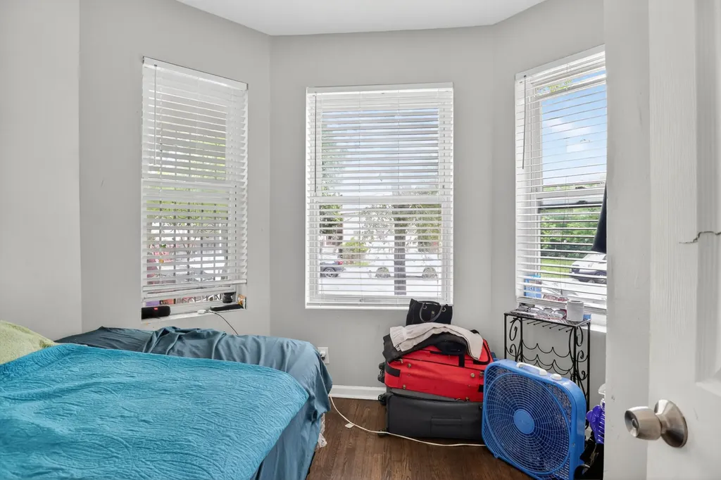 7224 South Saint Lawrence Avenue Chicago IL 60619