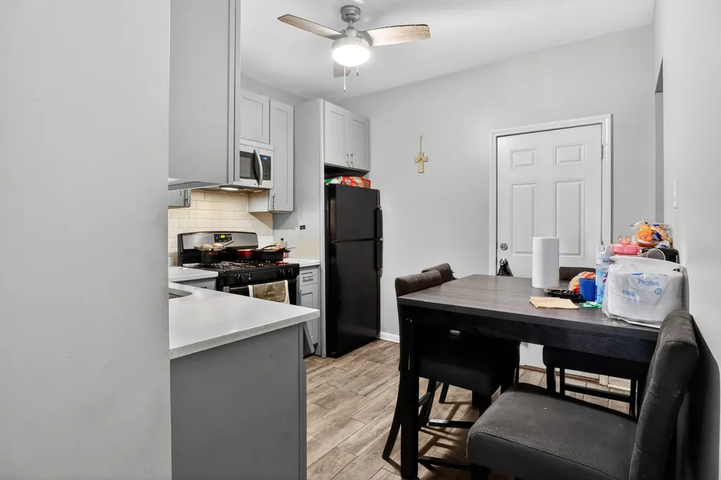 7224 South Saint Lawrence Avenue Chicago IL 60619