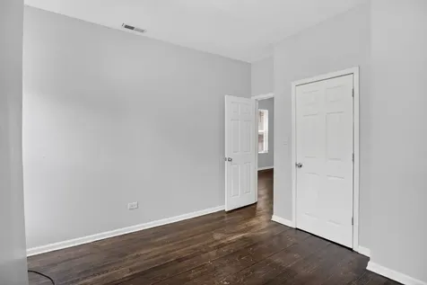 7224 South Saint Lawrence Avenue Chicago IL 60619