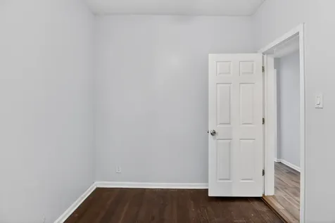 7224 South Saint Lawrence Avenue Chicago IL 60619