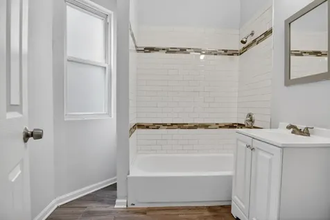 7224 South Saint Lawrence Avenue Chicago IL 60619