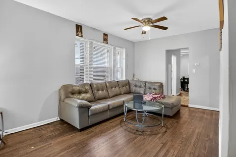 7224 South Saint Lawrence Avenue Chicago IL 60619