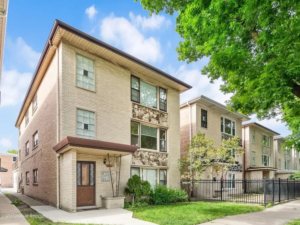 8631 West Summerdale Avenue Chicago IL 60656