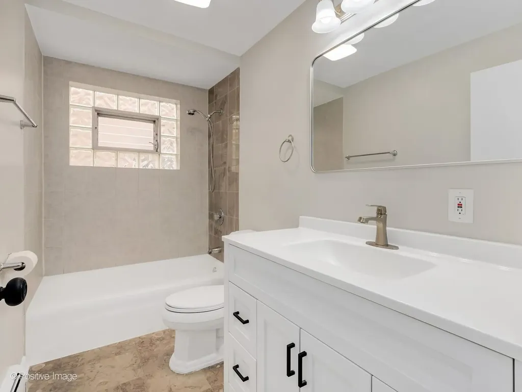 8631 West Summerdale Avenue Chicago IL 60656