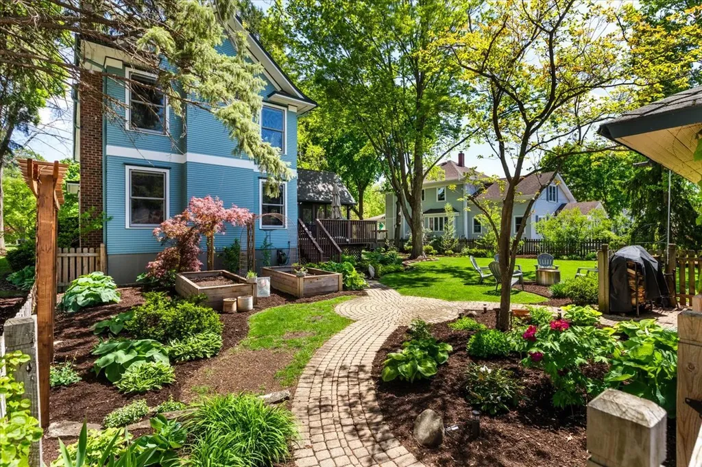 23 North Columbia Street Naperville IL 60540