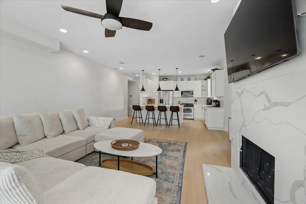 1850 West Division Street Chicago IL 60622