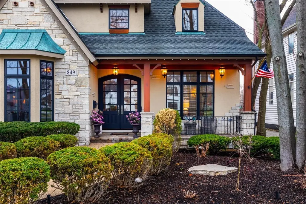 849 East Hillside Road Naperville IL 60540
