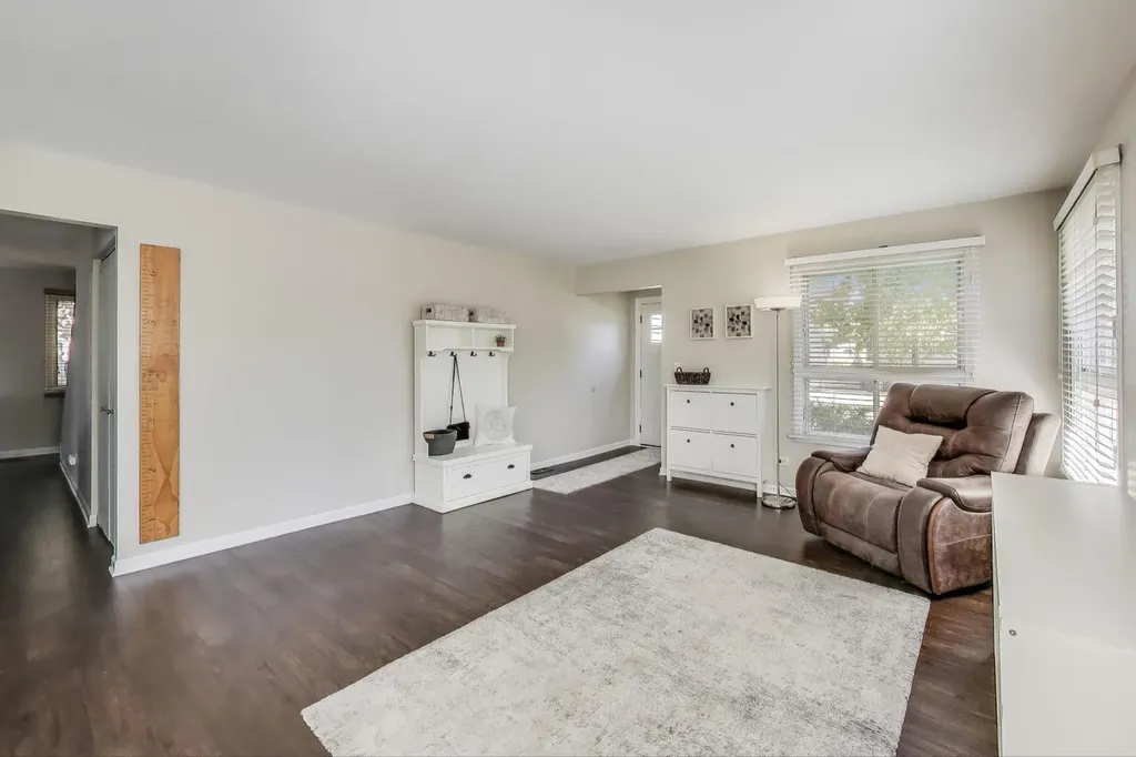 7044 Yorkshire Drive Woodridge IL 60517