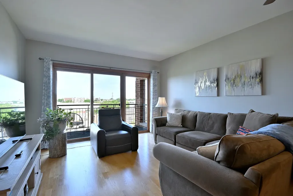 4210 North Natchez Avenue Chicago IL 60634