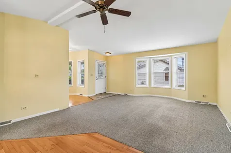 335 Belmont Court Grayslake IL 60030