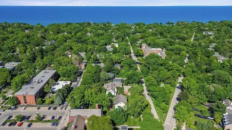 411 Laurel Avenue Highland Park IL 60035