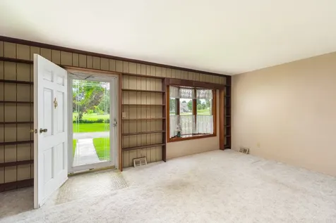 698 North 2853rd Road Lasalle IL 61301