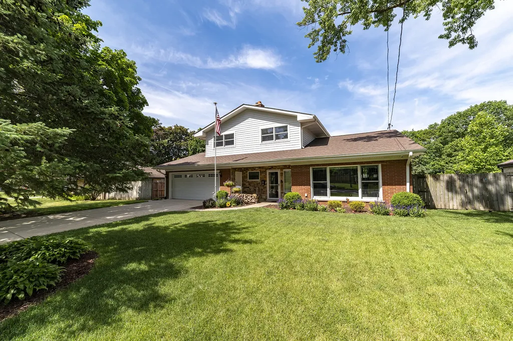 314 April Court North Aurora IL 60542