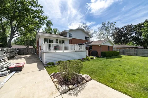 314 April Court North Aurora IL 60542