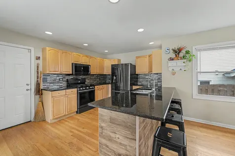 1191 White Street Des Plaines IL 60016