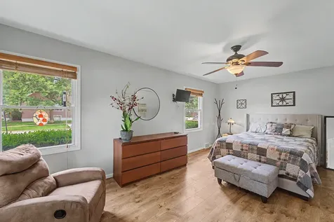 1191 White Street Des Plaines IL 60016