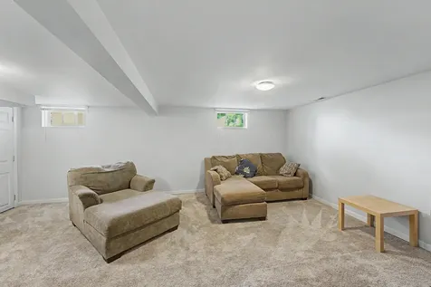 1191 White Street Des Plaines IL 60016