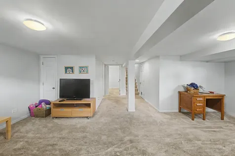 1191 White Street Des Plaines IL 60016