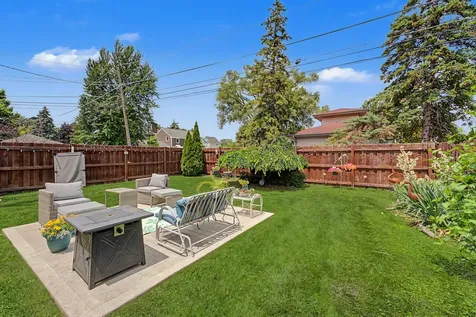 1191 White Street Des Plaines IL 60016
