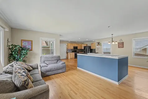1191 White Street Des Plaines IL 60016