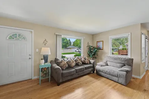1191 White Street Des Plaines IL 60016