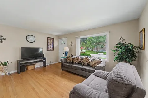 1191 White Street Des Plaines IL 60016