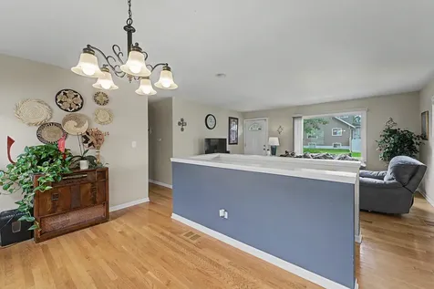 1191 White Street Des Plaines IL 60016