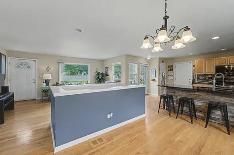 1191 White Street Des Plaines IL 60016