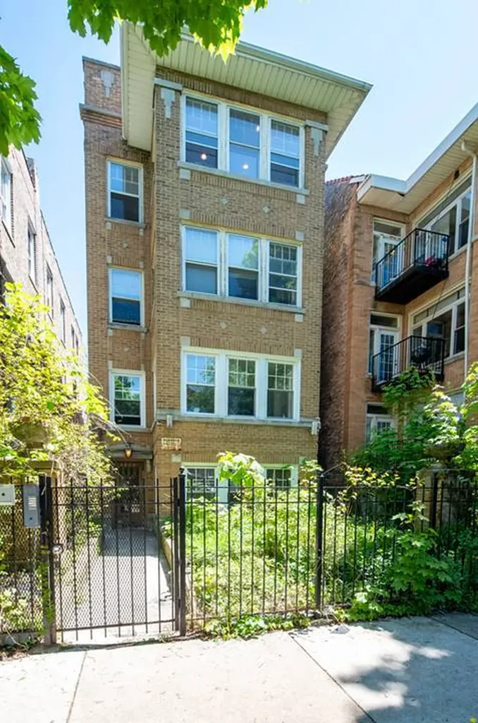 4825 North Sawyer Avenue Chicago IL 60625