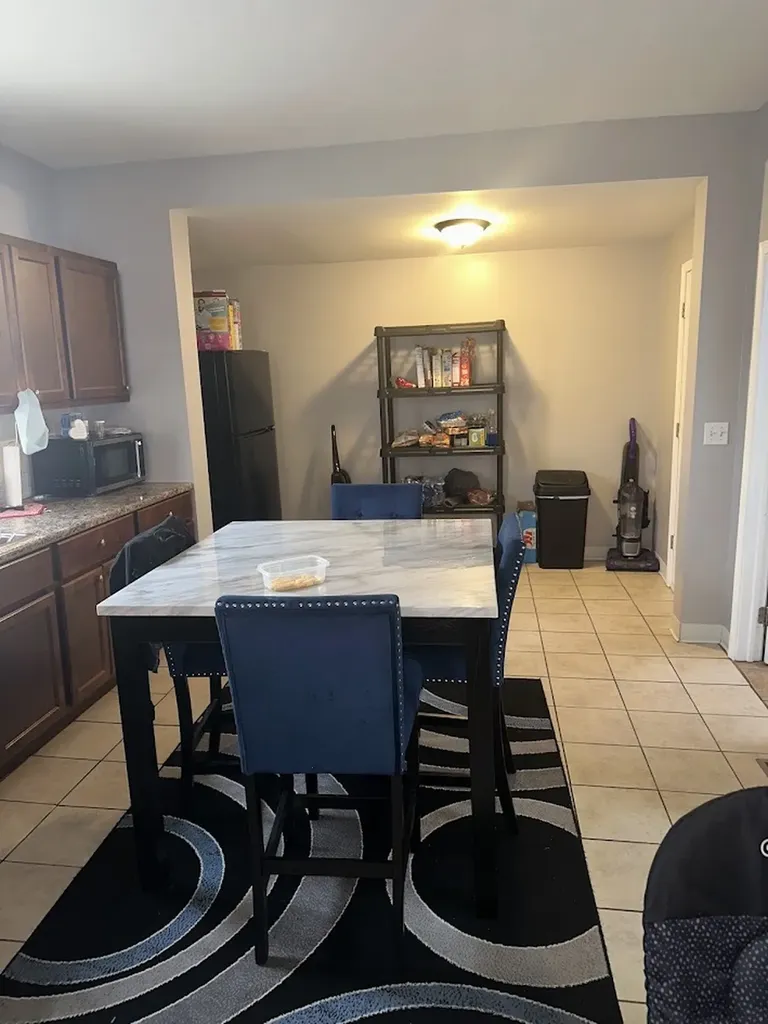 10634 South Avenue O Chicago IL 60617