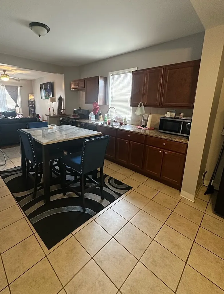 10634 South Avenue O Chicago IL 60617