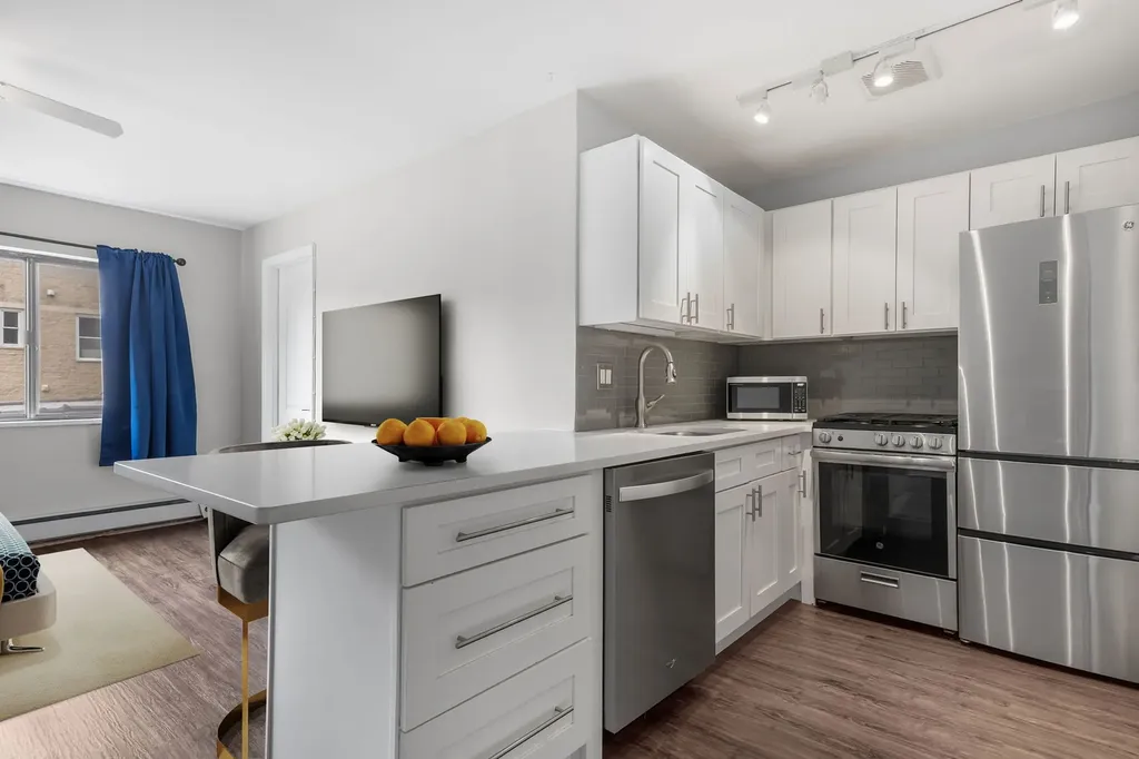 611 West Patterson Avenue Chicago IL 60613