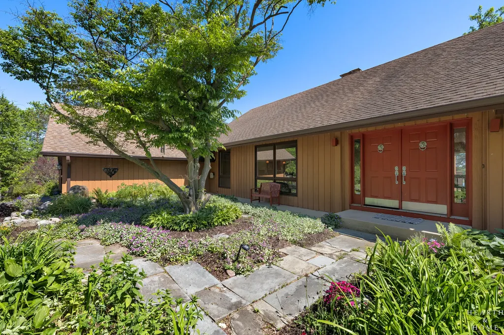 8929 Robin Hill Road Drive Woodstock IL 60098