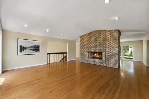 8929 Robin Hill Road Drive Woodstock IL 60098