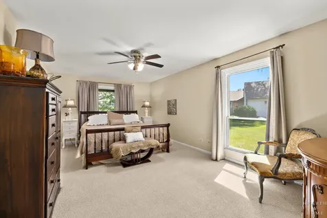 8929 Robin Hill Road Drive Woodstock IL 60098